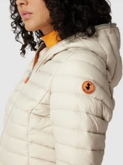 SAVE THE DUCK Steppjacke Mit Label-Detail Modell 'DIZY' - Beige 9 SAVE THE DUCK Steppjacke Mit Label-Detail Modell 'DIZY' - Beige -Peek Cloppenburg Geschaft 8t6jgjhj8t656i2l65a4uga6951jce2i74p48c2mah54mhhn8kq3ic21ad44udqiap2j8hqlahb30i2784o62d3260p30d9l6sq3ie9k68o3ce1m6cpj2cr46so30chp6hj3gpg
